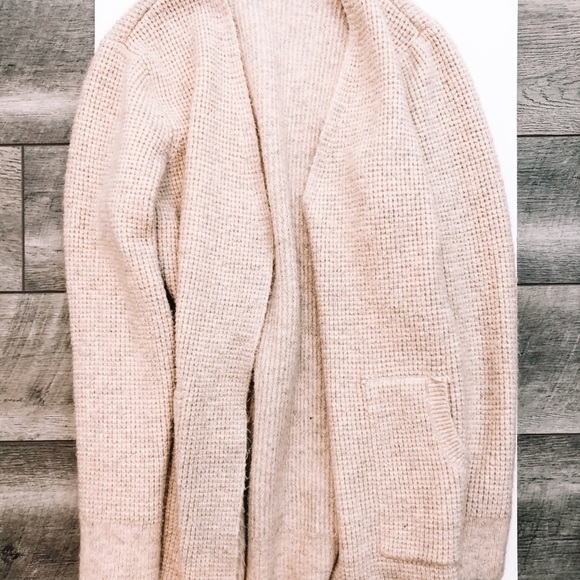 Adorable Cozy Cardigan!! - Picture 4 of 10